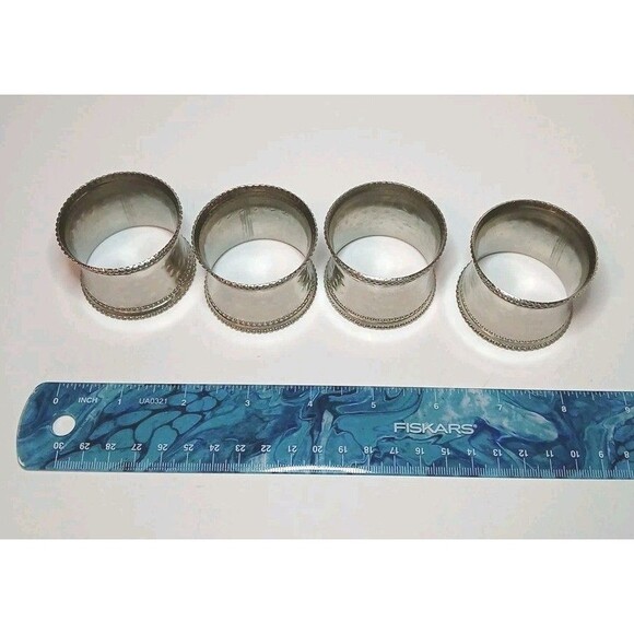 Hammered look silver Colored napkin rings set of four - Picture 2 of 4